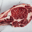 Laden Sie das Bild in den Galerie-Viewer, Fullblood Wagyu Tomahawk Steak 9/9+
